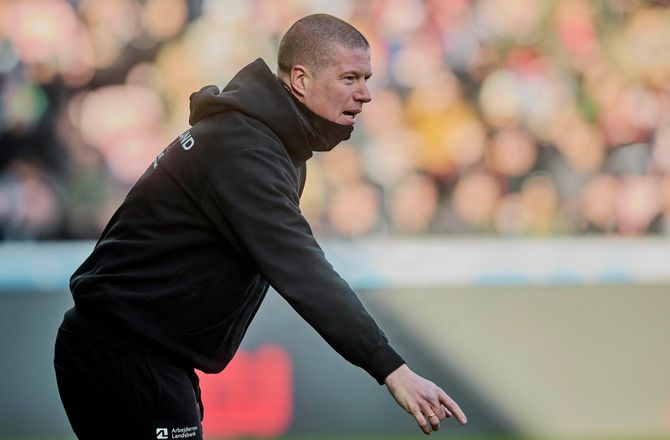 Europa League -Mange gule kort: Tullberg nægter at lave om på sig selv