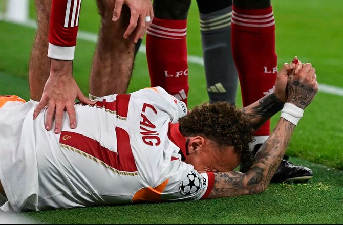 Champions League -Noa Lang skal opereres: Et alvorligt snit i fingeren