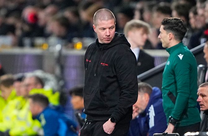 Europa League -Tullberg ombestemte sig: Udskiftninger ville ikke gavne
