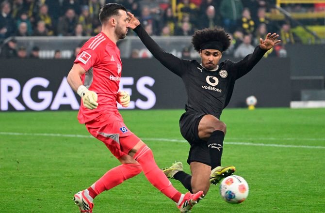 Bundesliga -Tre straffespark i vildt Dortmund-comeback