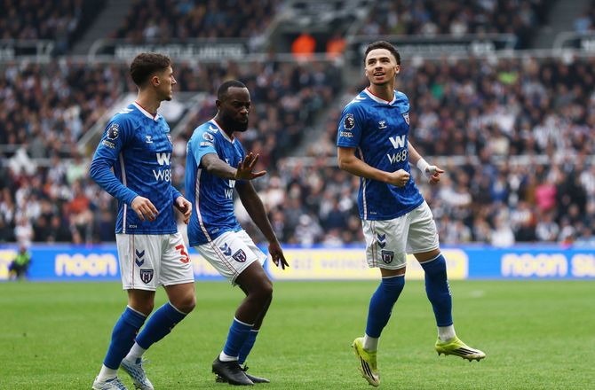 Premier League -Tyne-Wear Derby blev afbrudt af racisme