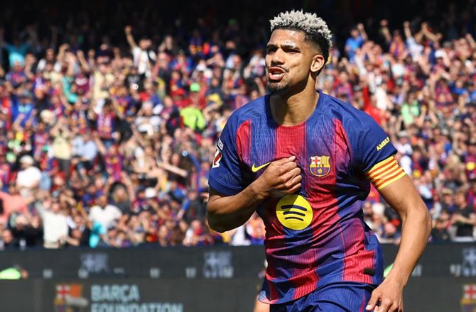 La Liga -Avis: Barcelona vil tilbyde Araujo til Juventus