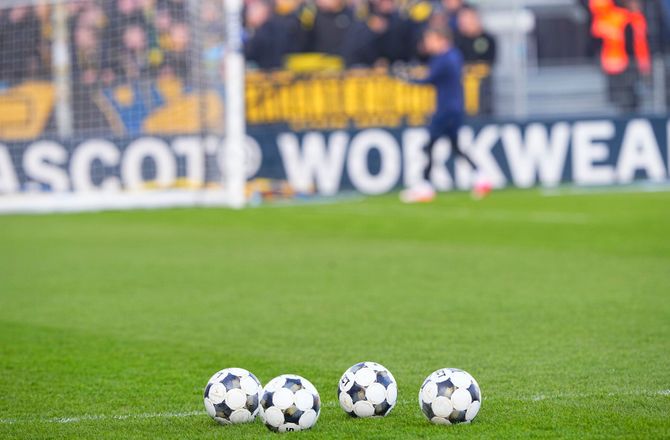 3F Superliga -Ballade i Aarhus: Pyro mod letbanen