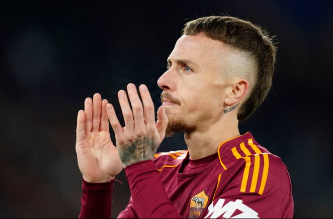 International -Medie: Angelino til lægetjek i barndomsklubben