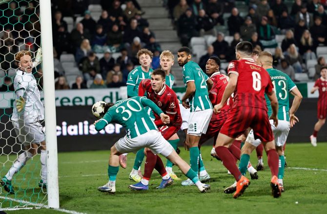 3F Superliga -Ét stort slagsmål: Midtjysk derby uden vinder