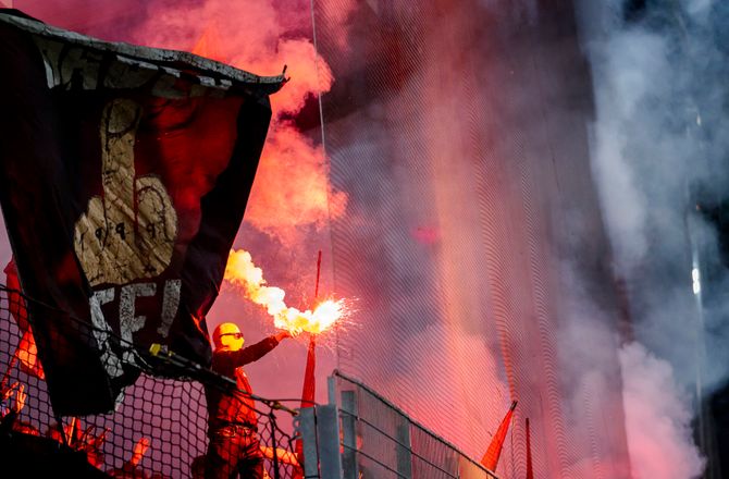 3F Superliga -FCM straffes med bøde for pyro og kast af ølkrus