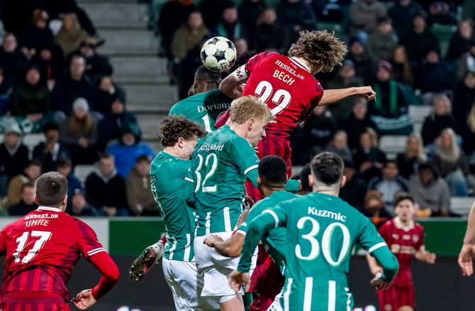 3F Superliga -Dommer forklarer: Mads Bech spiller den forsætligt