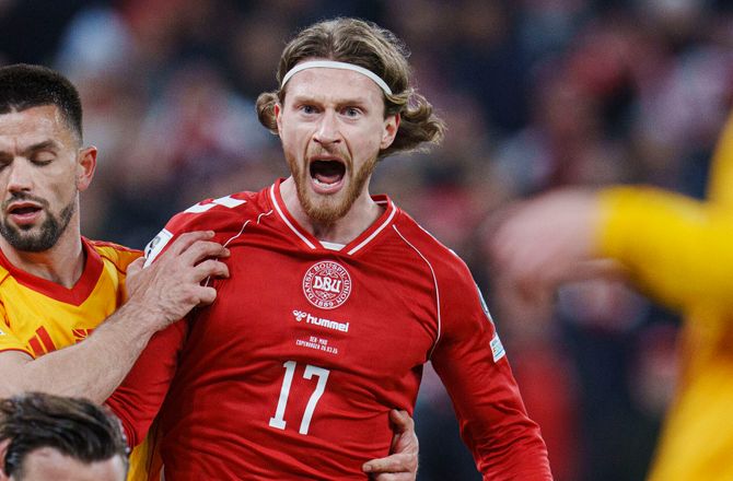 VM kval. UEFA -Høgh hev iPhone frem: Drøm lå gemt siden 2024