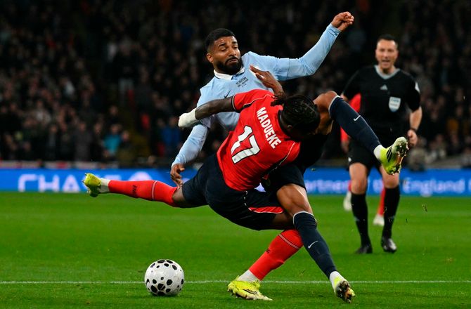 Venskabskampe -Ben i skinne: Arsenal-fløj skadet for England
