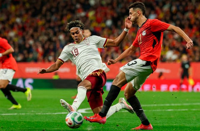 International -Spanien og Egypten delte