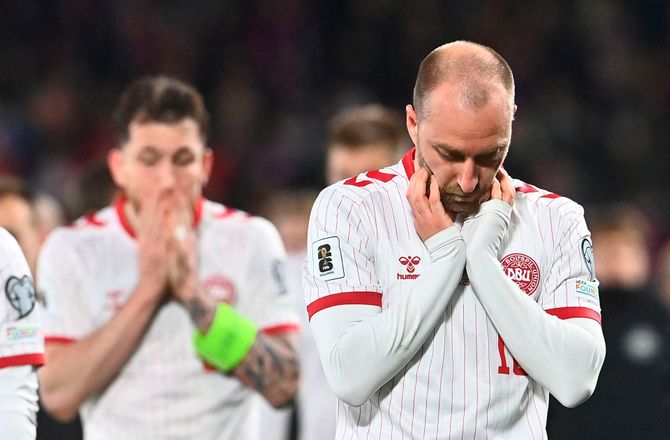 VM kval. UEFA -Kiksede tre matchbolde: Historisk fiasko for Danmark