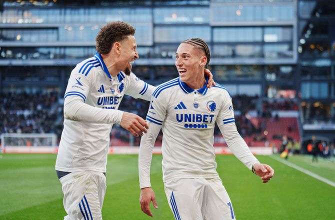 3F Superliga -Larsson forklarer jubel med 'Bobby': Ronaldinho gjorde det