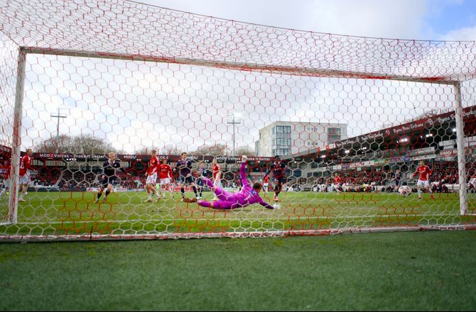 3F Superliga -Linjedommer kørt på hospitalet kort før Superliga-kamp