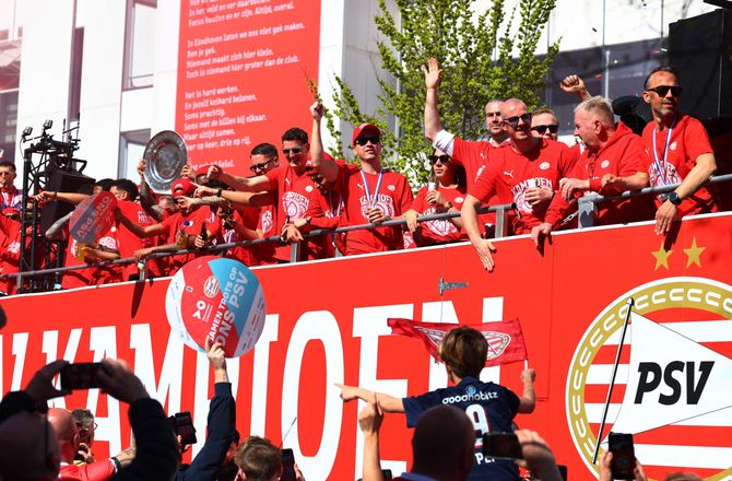 Æresdivisionen -PSV henter talent i Ajax