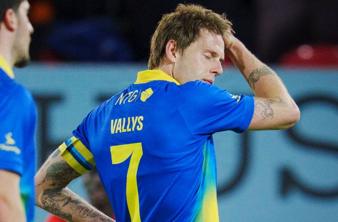 J. League -Vallys rejser hjem efter alvorlig knæskade