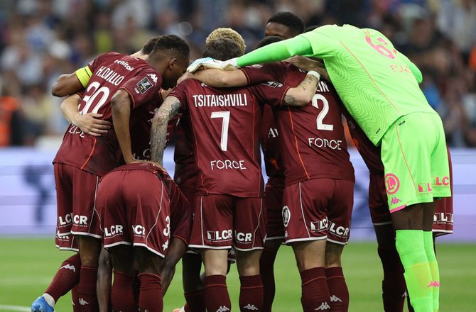 Ligue 1 -Overlevede dødsbrand: Metz giver kontrakt til 19-årig