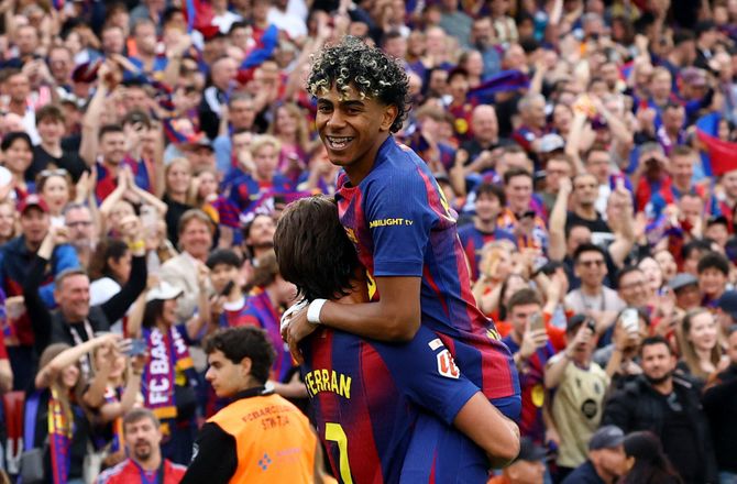 La Liga -Yamal og Ferran Torres strålede i Barcelonas derbysejr