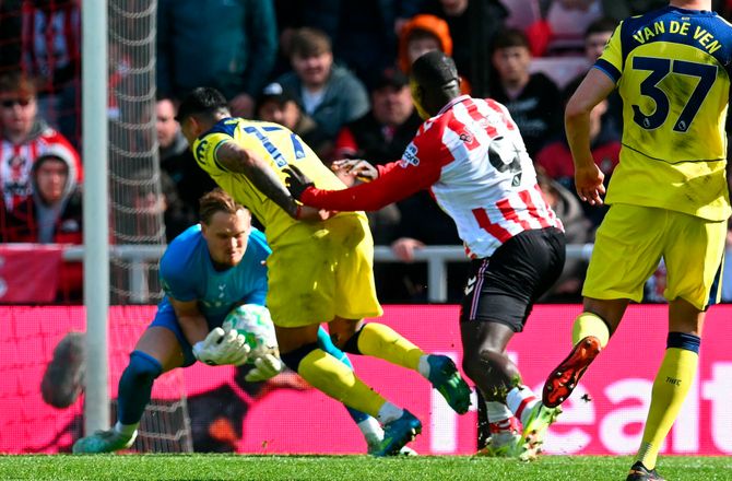 Premier League -Erkender fejldom: Brobbey skulle være udvist mod Spurs