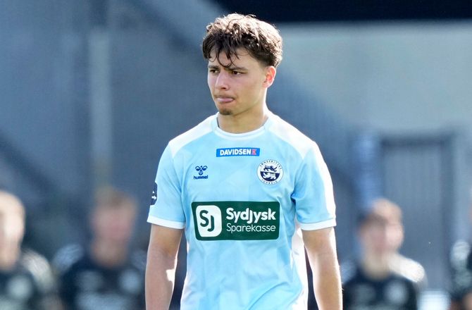 3F Superliga -Olti Hyseni løber med Superliga-hæder