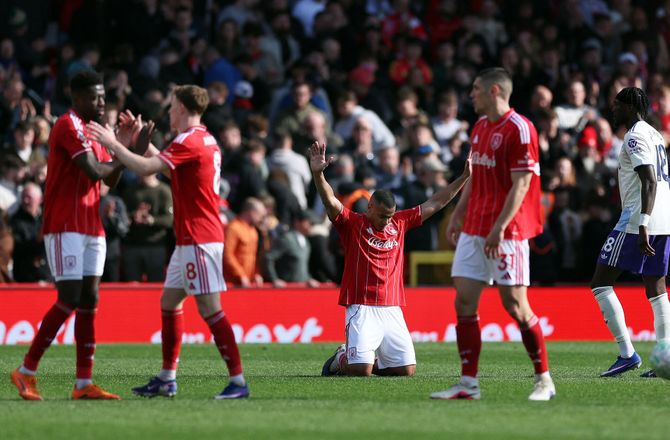 Premier League -Villa tabte point mod Forest - Liverpool snuser til fjerdepladsen