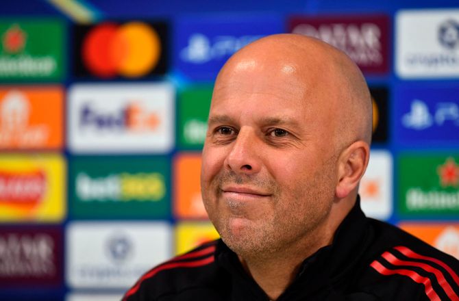 Champions League -Arne Slot vil have mere boldbessidelse mod PSG