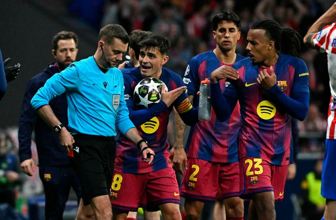 Champions League -Barcelona klager til UEFA: Dommerne kostede os