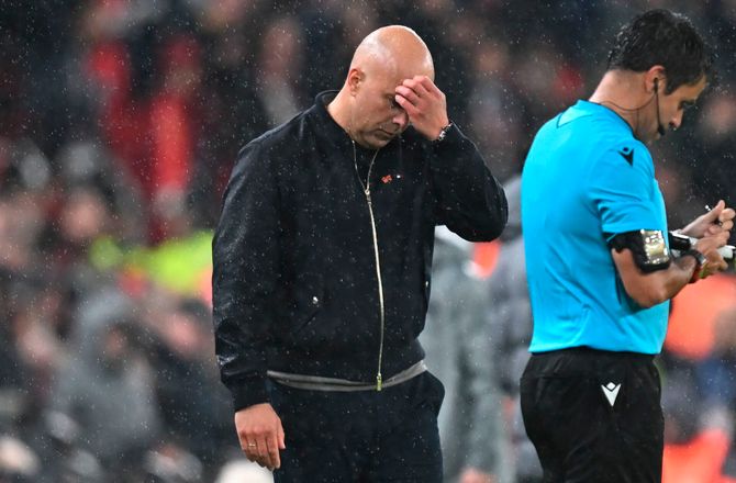 Champions League -Bekymret Slot: Ekitike-skade ser alvorlig ud