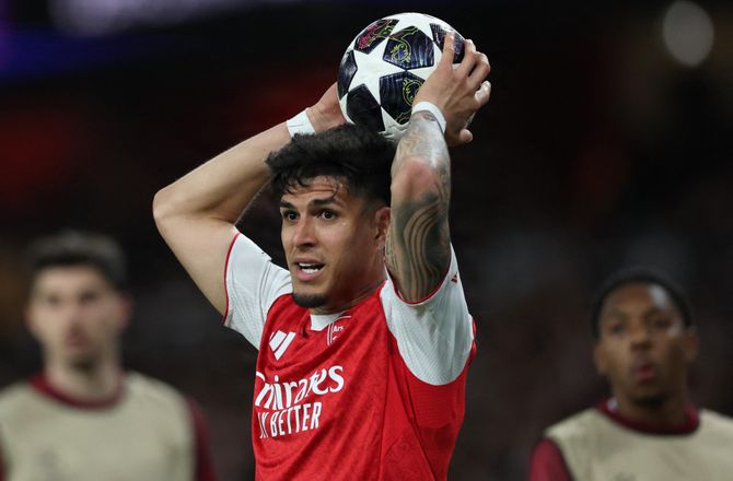 Premier League -Medie: Arsenal giver 300 millioner for Hincapie