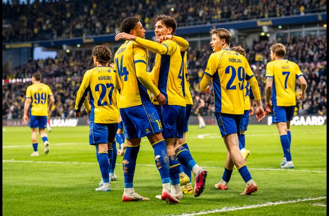 3F Superliga -Playoff-derby på Brøndby Stadion udsolgt på en time