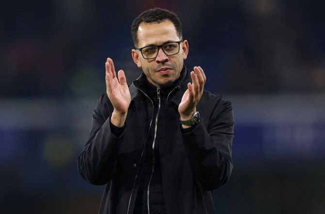 Ligue 1 -Liam Rosenior er ny cheftræner i Paris FC