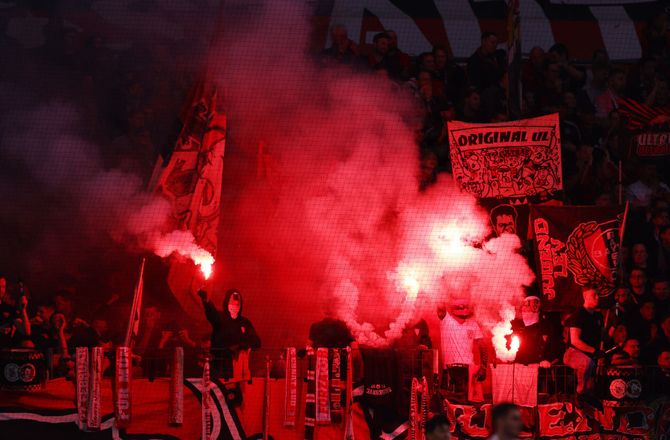 Bundesliga -Leverkusen får millionbøde for pyro
