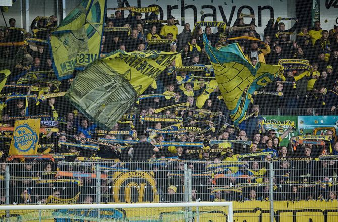 3F Superliga -Brøndby forlænger med 18-årig midtbanespiller