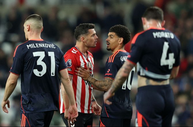 Premier League -Fire mål på en halvleg: Forest slagtede Sunderland