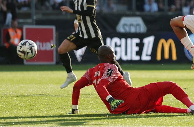 Jupiler Pro League -Union St. Gillioise lejer målmand i Lens