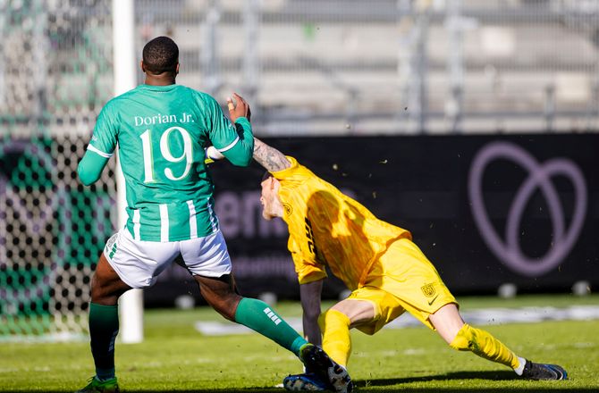 3F Superliga -Kæk Salquist tog fat i dommer: Junior holdt mig i hånden
