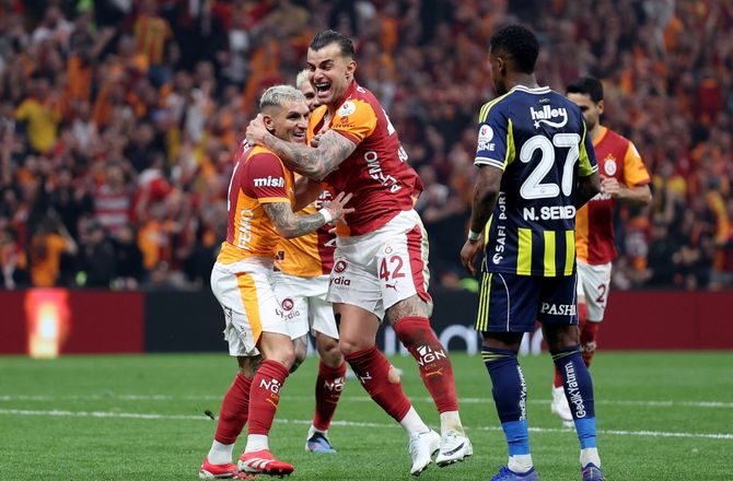 SüperLig -Tyrkisk drama: Gala bankede Fenerbahce i guldduel