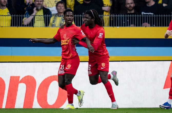 3F Superliga -Jublende Prince blev hevet væk af Yirenkyi: Tusinde tak