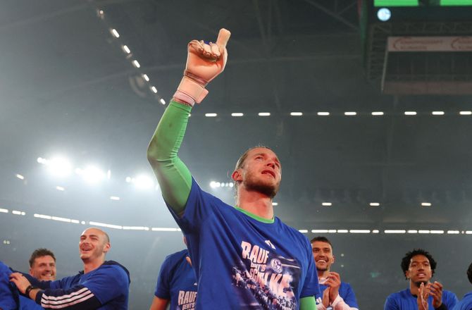Bundesliga -Karius forlænger i Schalke
