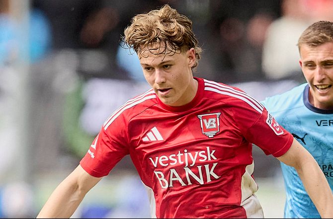 EM kval. U21  -Flø afbrudt af U21-landstræner i bilen: Jeg er stolt og beæret