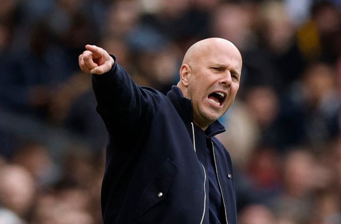 Premier League -Slot undrer sig over VAR: Typisk for Liverpool
