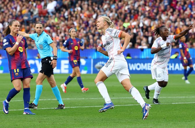 Champions League -Pernille Harder lynede på Camp Nou