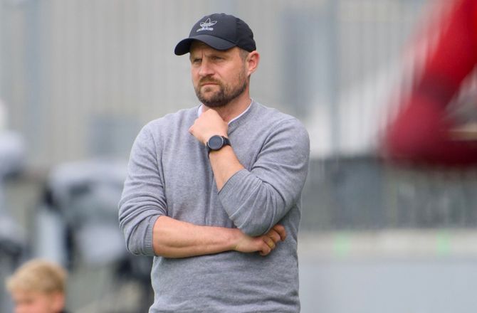 3F Superliga -Bo Svensson ryster posen i Silkeborg