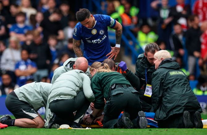 Premier League -Efter voldsomt sammenstød: Chelsea-spiller er ved bevidsthed