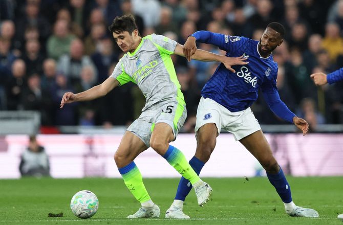 Premier League -Guardiola forklarer Khusanov-fravær: Slog sig på Beto