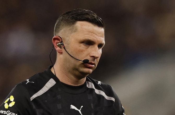 FIFA VM -VM-feber: Michael Oliver melder fra til første runde