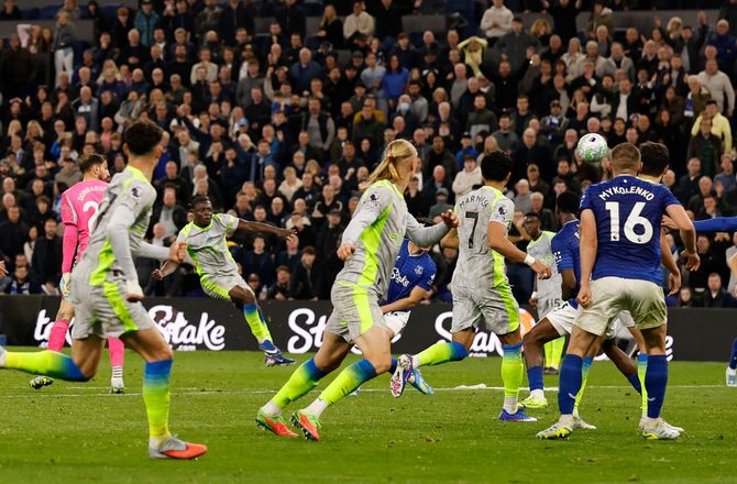 Premier League -Everton bekræfter: Fan anholdt efter racistiske tilråb mod City-spiller