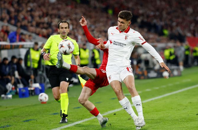 Ligue 1 -Espanyol lejer midtbanespiller i PSG