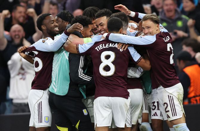International -Aston Villa-talent skifter til Oxford