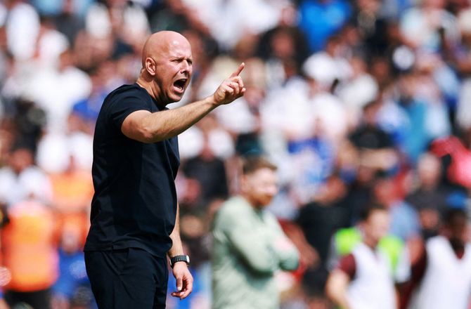 Premier League -Arne Slot afviser defensiv tilgang: Det er ikke meningen
