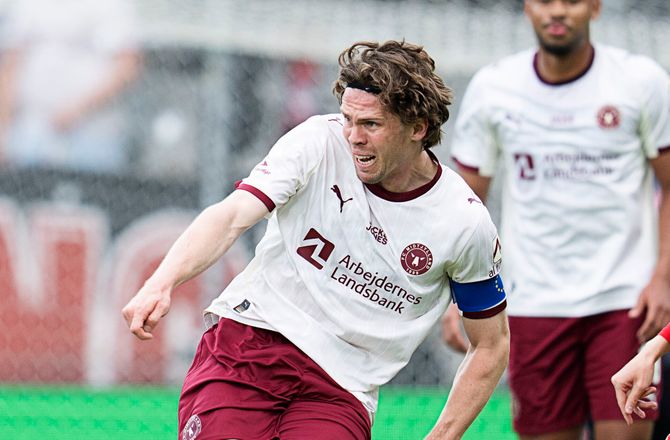 3F Superliga -Mads Bech nægter at give op: Guldet er ikke umuligt endnu